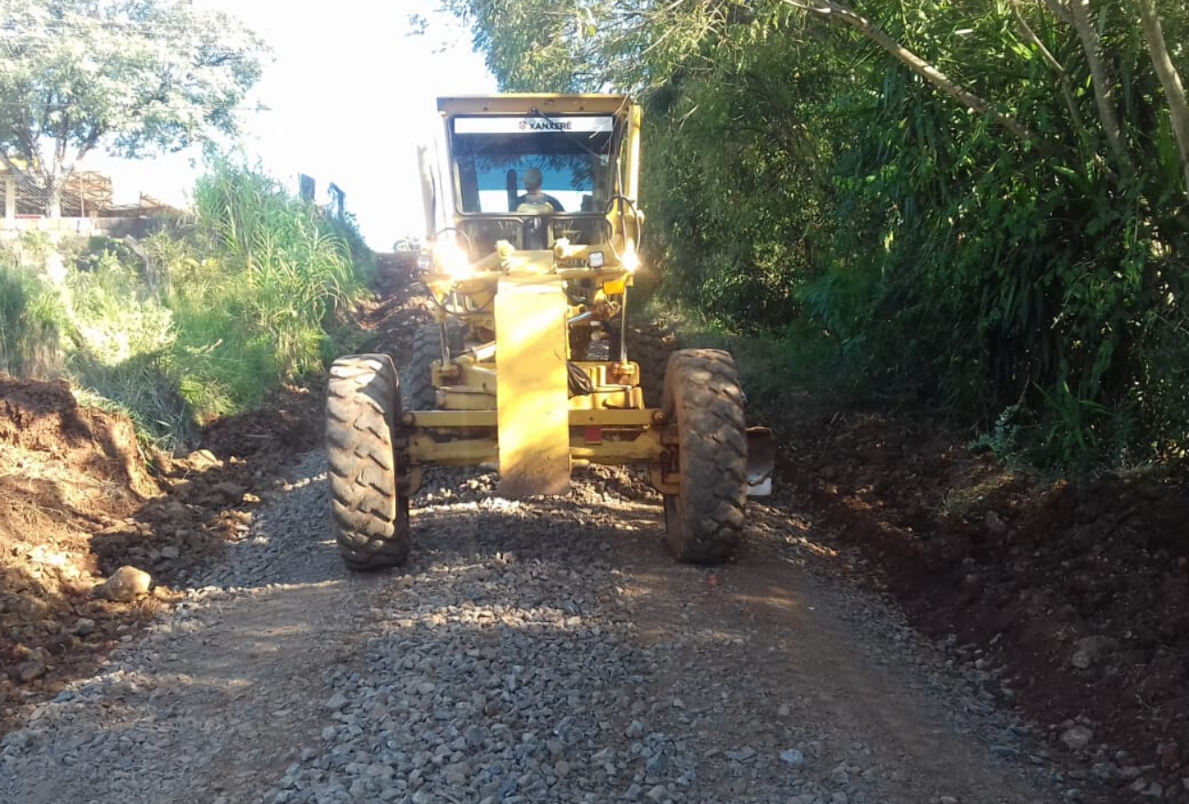 Máquinas realizam reparos nas estradas do município de Xanxerê