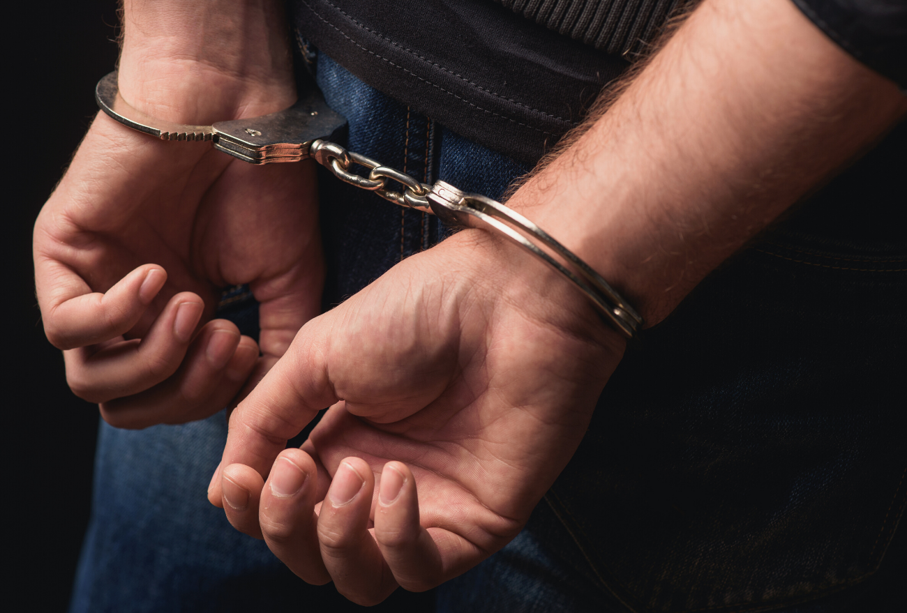 Homem de 25 anos é preso em flagrante por porte ilegal de arma de fogo