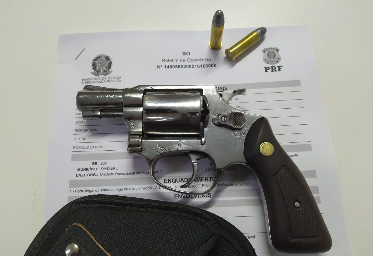 PRF apreende revólver calibre 38 com numeração raspada na BR 282, em Xanxerê