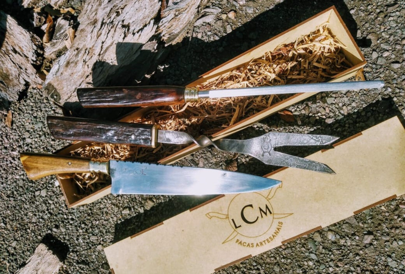 Xanxerense utiliza fabricação de facas artesanais como hobby