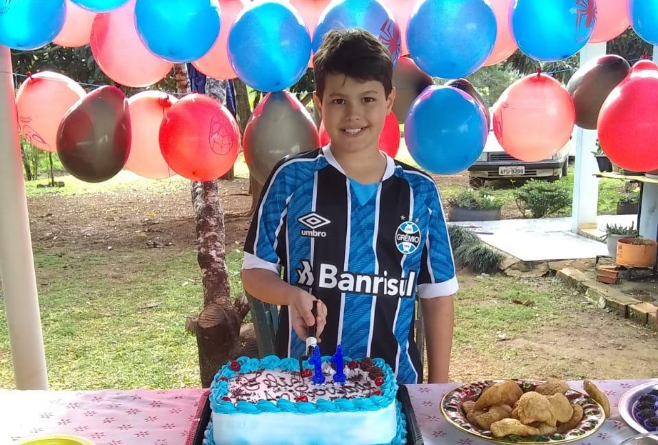 Jogador Everton Cebolinha grava vídeo para menino que é fã e luta contra o câncer