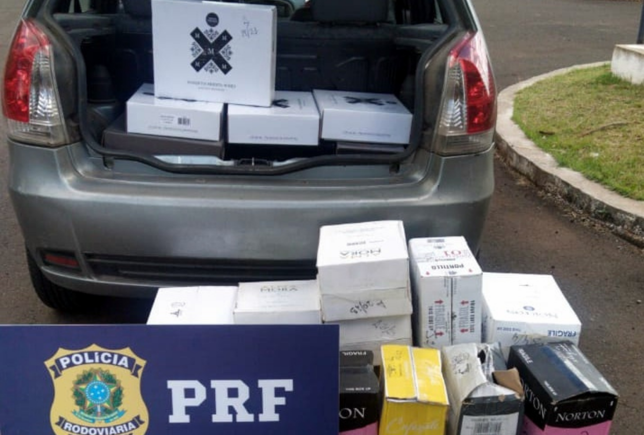 PRF apreende vinhos importados irregularmente na BR-282, em Xanxerê