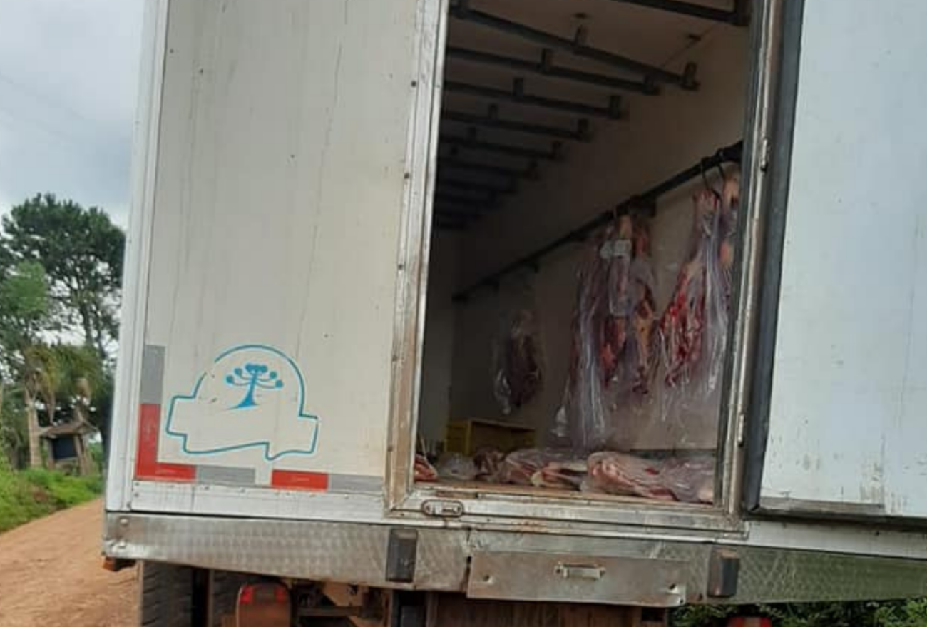 Caminhão carregado de carnes é encontrado pela Polícia Militar
