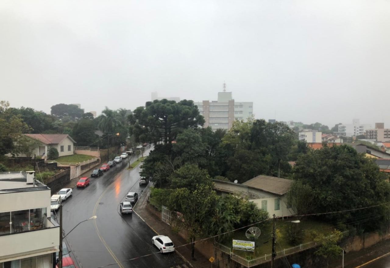 Quinta-feira (06) chuvosa e com baixas temperaturas, em Xanxerê