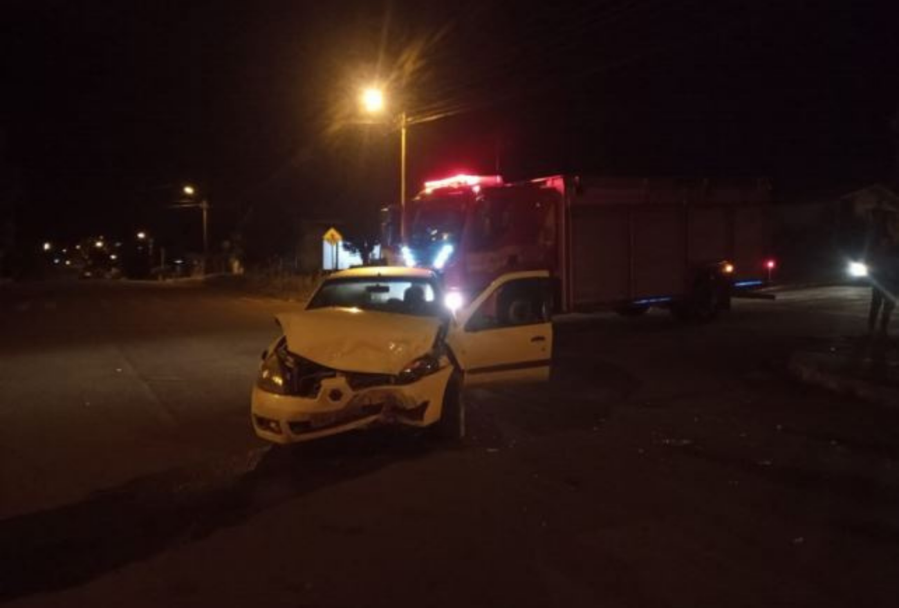 Colisão entre veículos no Bairro João Winckler deixa uma pessoa ferida