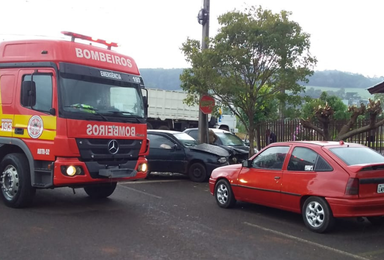 Colisão entre dois veículos no bairro Guarani, nesta quarta-feira