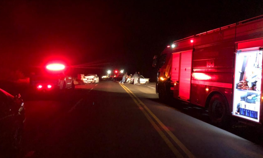 Carro tenta desviar de acidente na SC-480 e sai da pista; quatro pessoas ficaram feridas