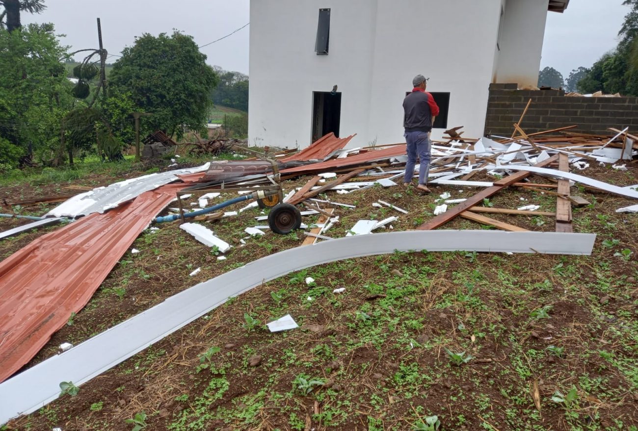 Possível tornado pode ter atingido município no Oeste
