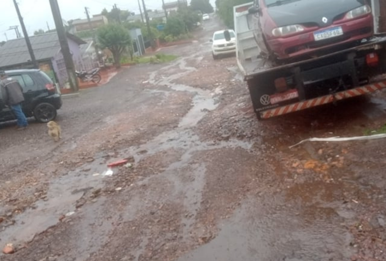 “É uma vergonha”, diz morador sobre ruas do Bairro São Romero