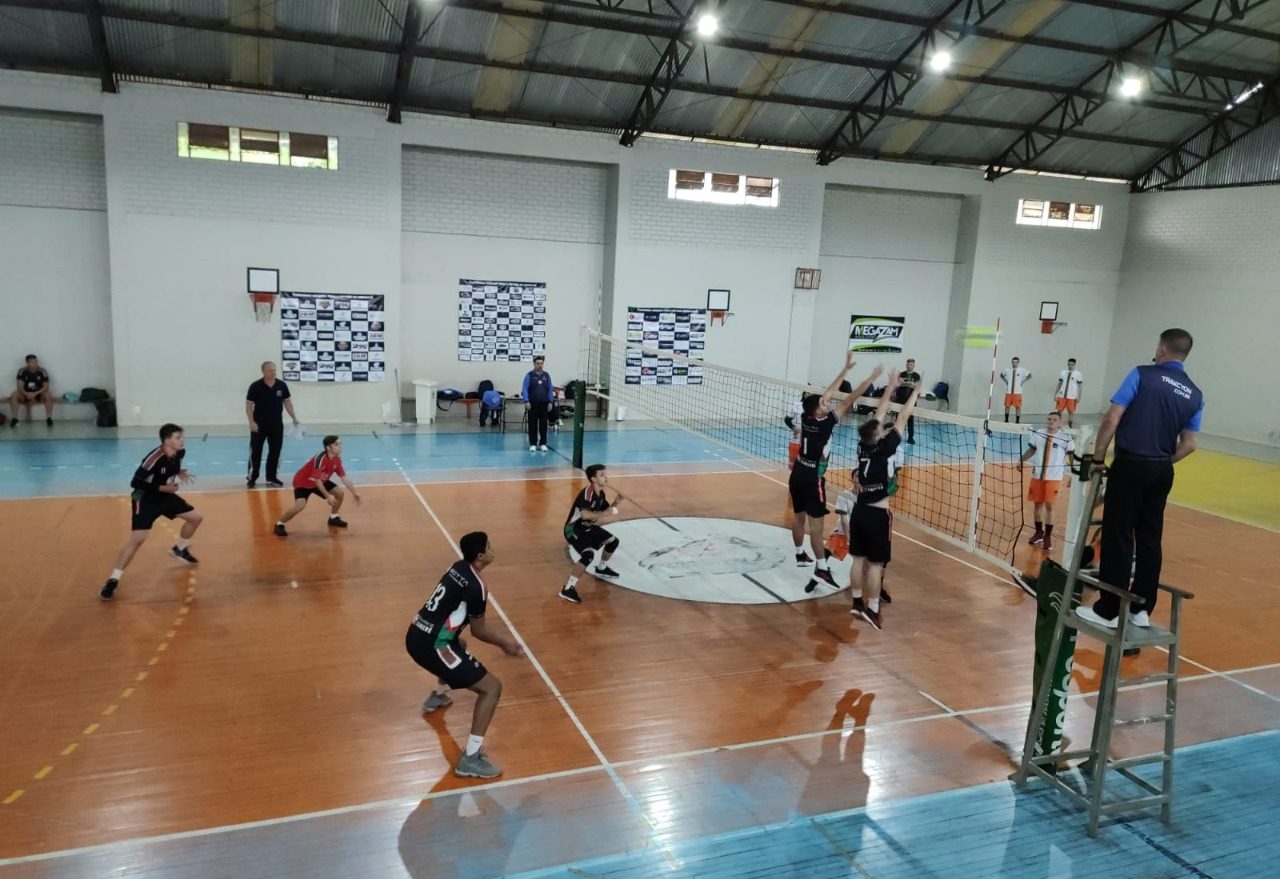 Voleibol masculino de Xanxerê estreia com vitória na Olesc