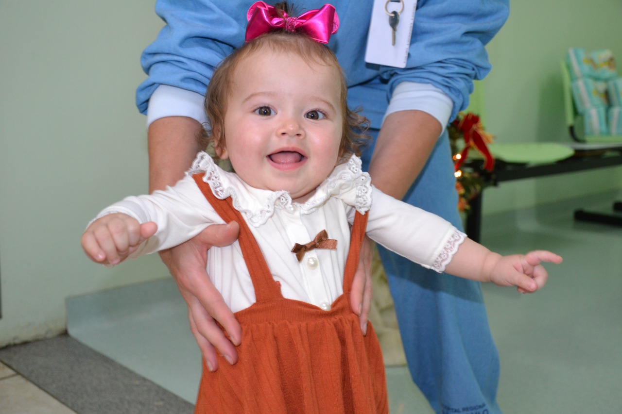 Gratidão: Pais de bebê prematura retornam ao HRSP depois de um ano