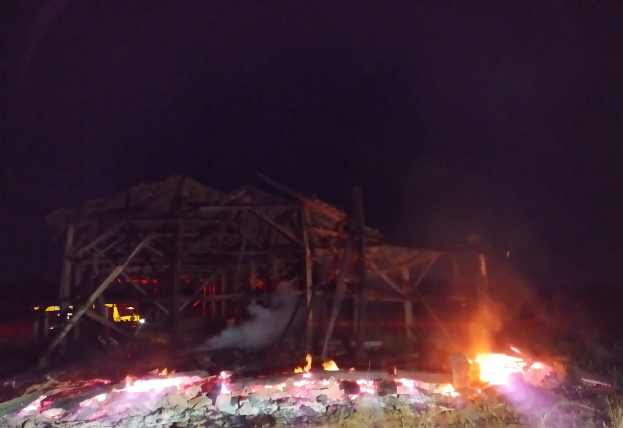 Galpão é consumido por incêndio no interior de Abelardo Luz