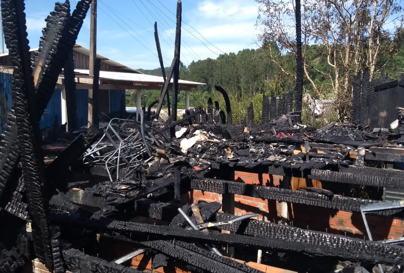 Xanxerense que perdeu sua casa em incêndio no último fim de semana pede por doações