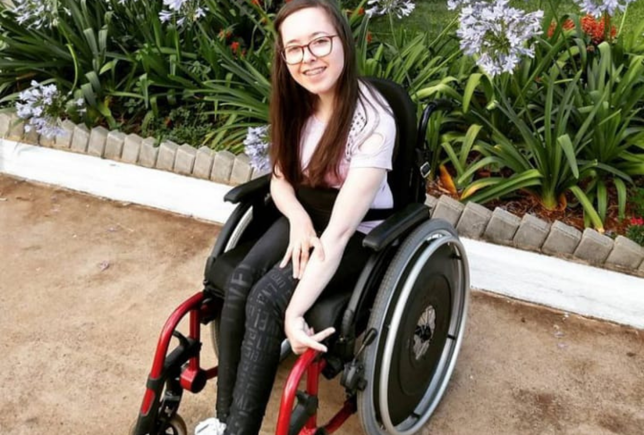 Superação: jovem de 21 anos conta como superou a paralisia cerebral