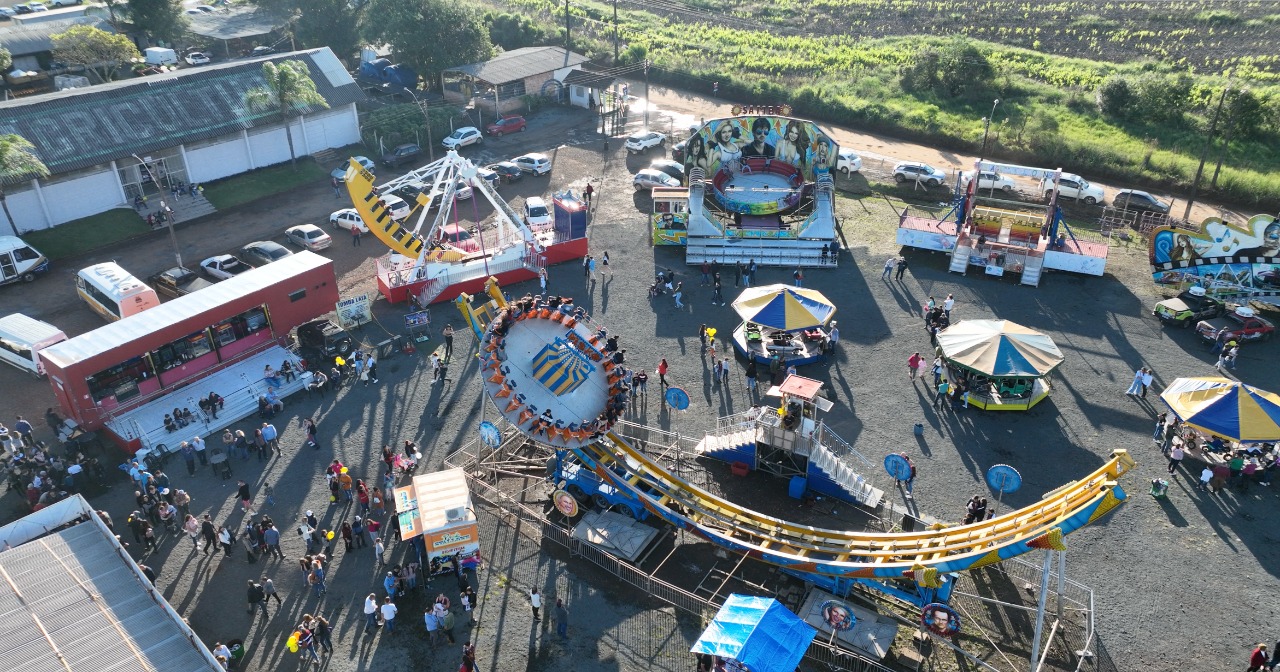 Parque de diversões da ExpoFemi tem atividades para todas as idades