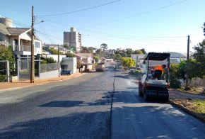 Diversas ruas de Xanxerê estão recebendo pavimentação asfáltica