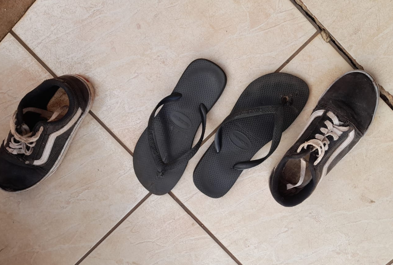 Ladrões furtam calçados em casa de xanxerense e deixam os seus no lugar
