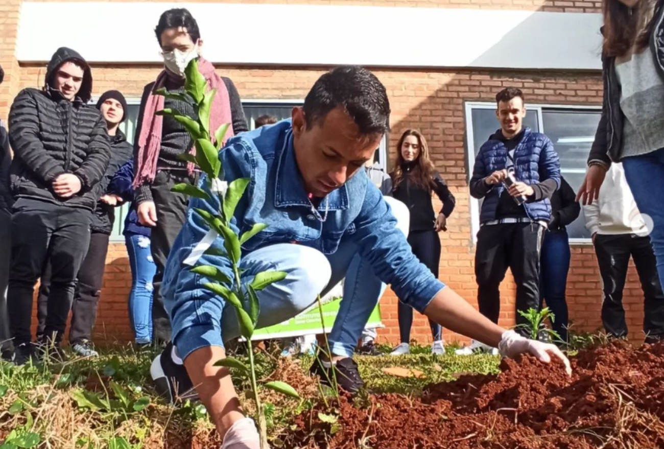 IFSC celebra a Semana do Meio Ambiente realizando plantio no campus Xanxerê