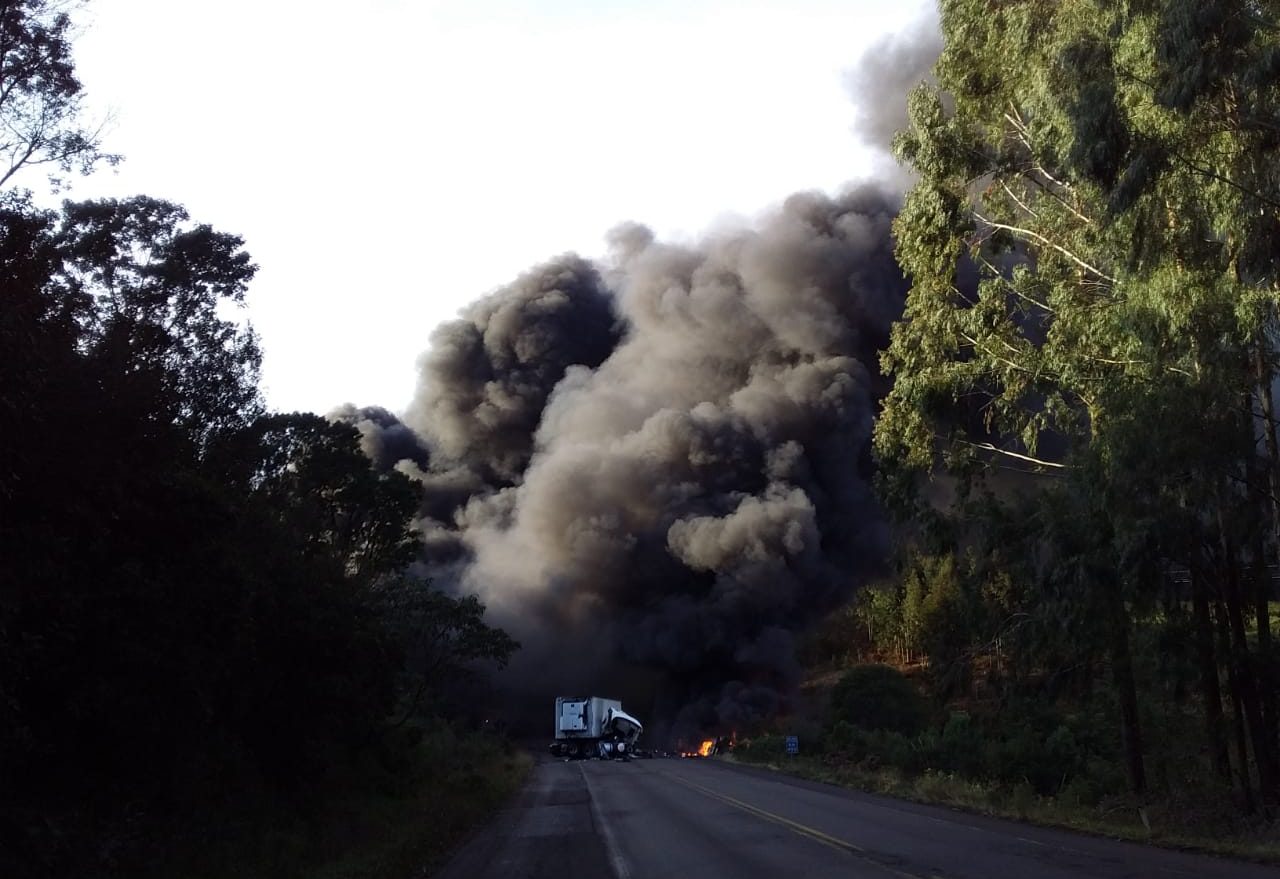 “A cena foi de guerra:” diz caminhoneira que presenciou o acidente que deixou duas pessoas mortas em Ponte Serrada