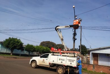 Pedido atendido: inicia instalação de iluminação pública no bairro Vista Alegre, em Xanxerê