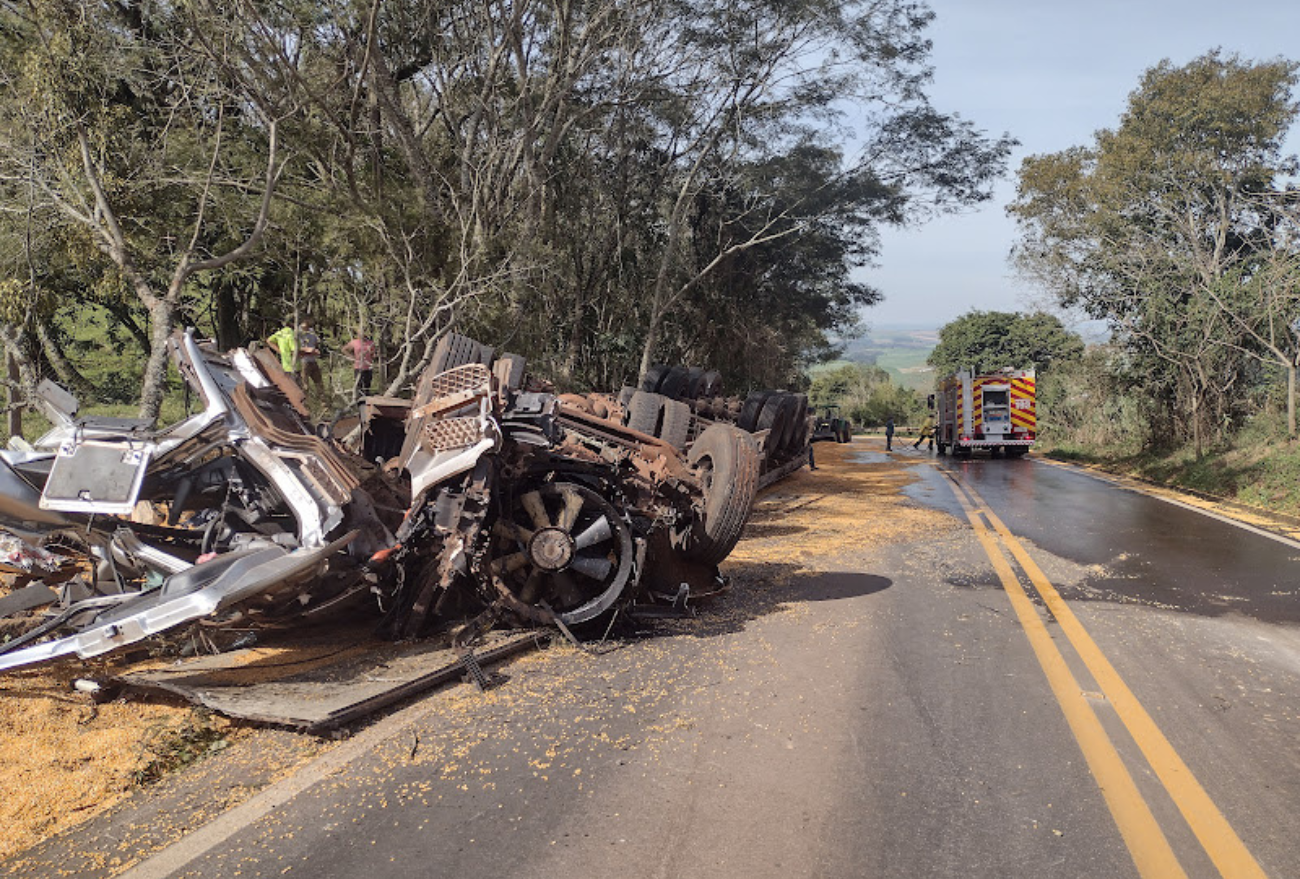 Atualizada: grave acidente em São Domingos deixa um morto e um ferido 
