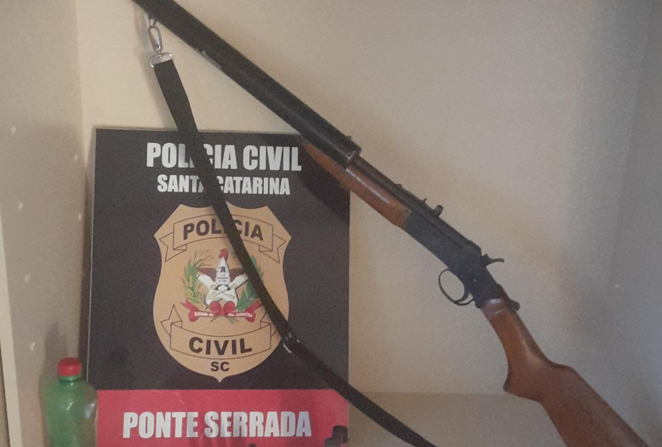 Polícia Civil de Ponte Serrada prende em flagrante homem por posse ilegal de arma de fogo