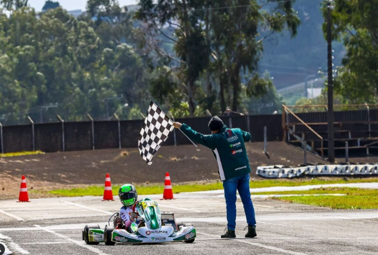 Piloto que representa Xanxerê está em viagem rumo ao Mundial de kart na Itália