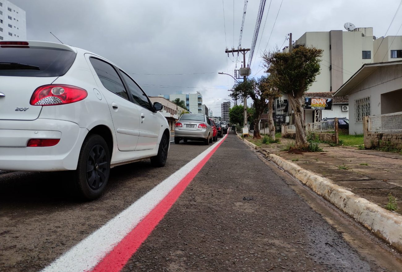 Vídeo: ciclofaixas deixam motoristas na dúvida sobre estacionamento na Rua Independência