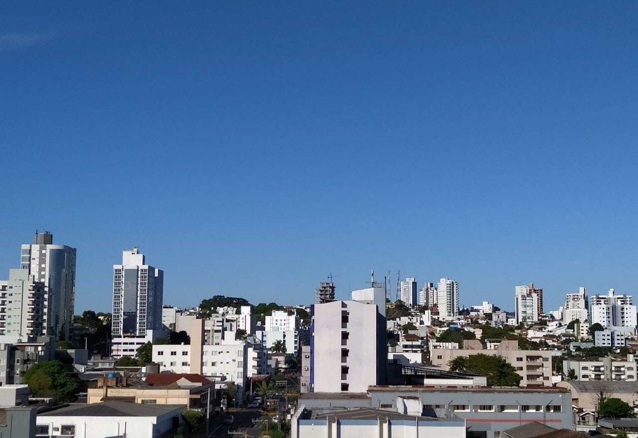 Previsão do tempo: temperatura chega aos 32°C e há possibilidade de pancadas de chuva