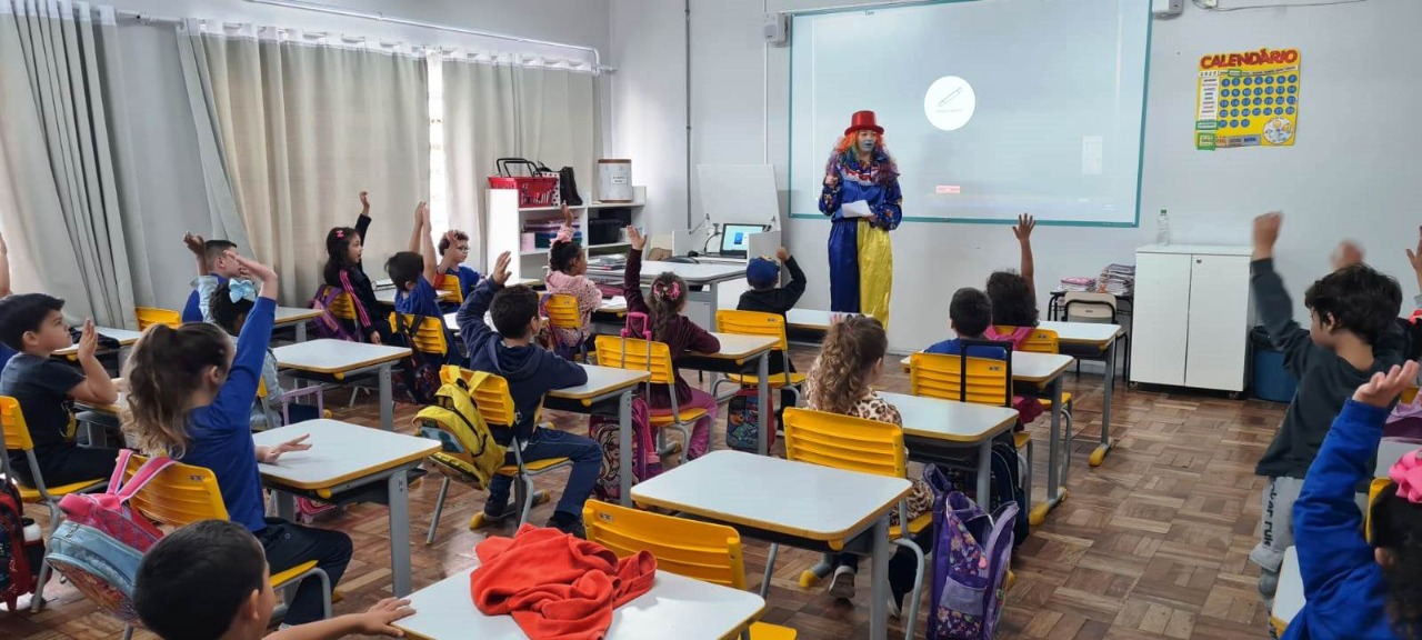 Alunos da EMEB Pequeno Príncipe tem aula prática de escovação dentária