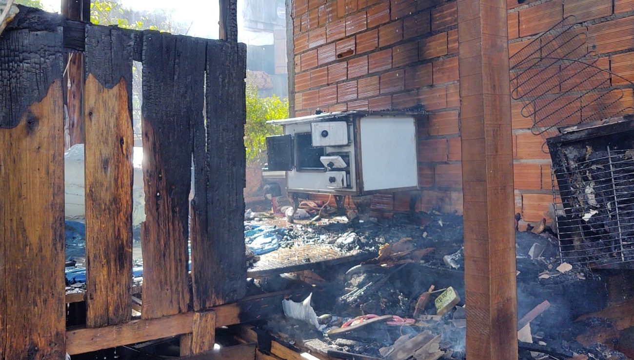 Incêndio em residência é registrado no Oeste