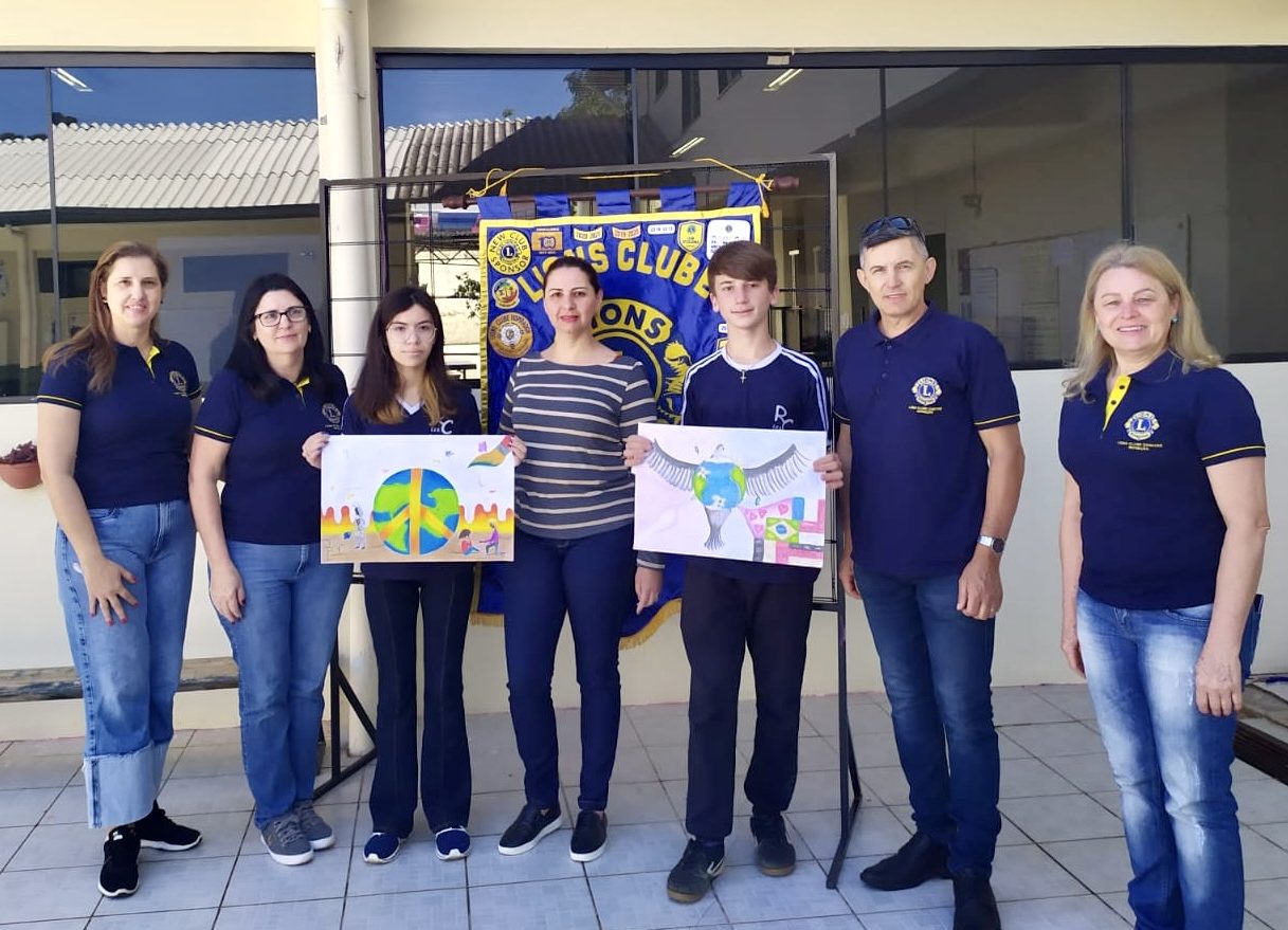 Lions Clube entrega premiação do concurso internacional do cartaz sobre paz “Liderar com Compaixão”