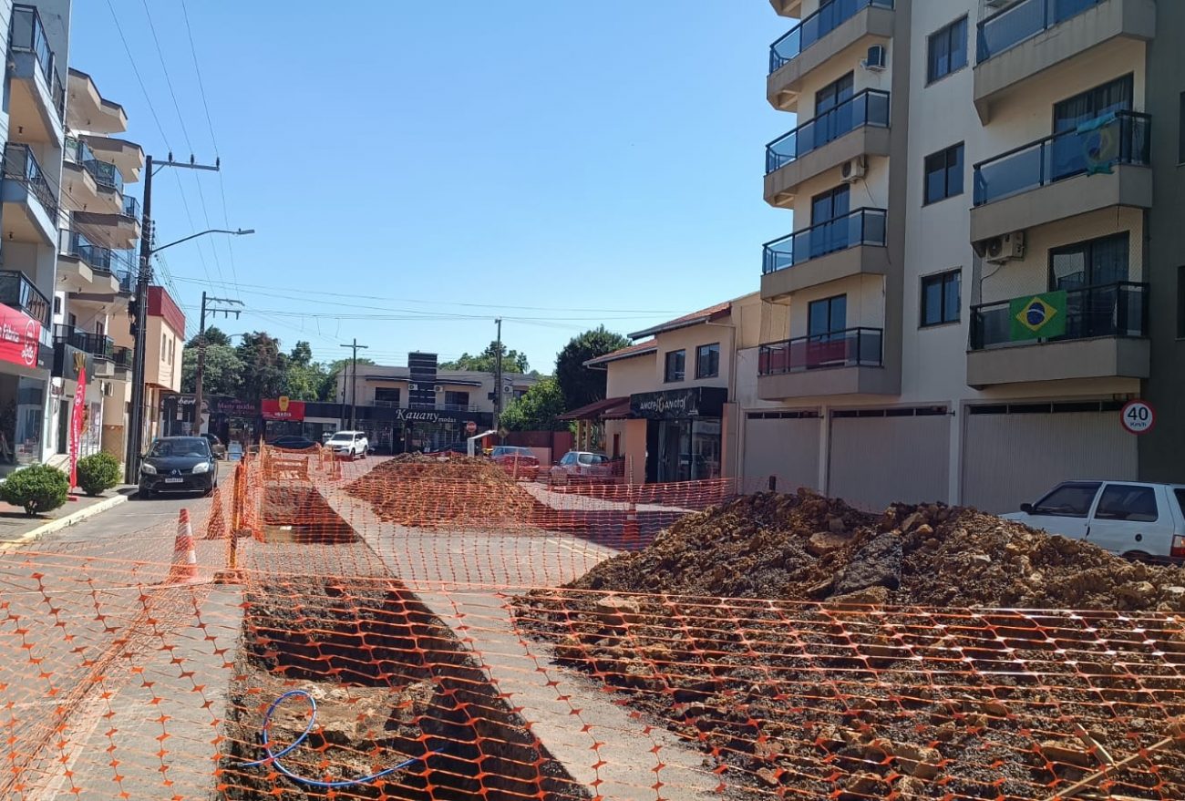 Comerciantes relatam prejuízos após obras nas ruas do Centro em Xanxerê