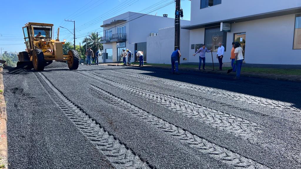 Prefeitura de Xanxerê está pavimentando trecho da Rua Armando Marinho