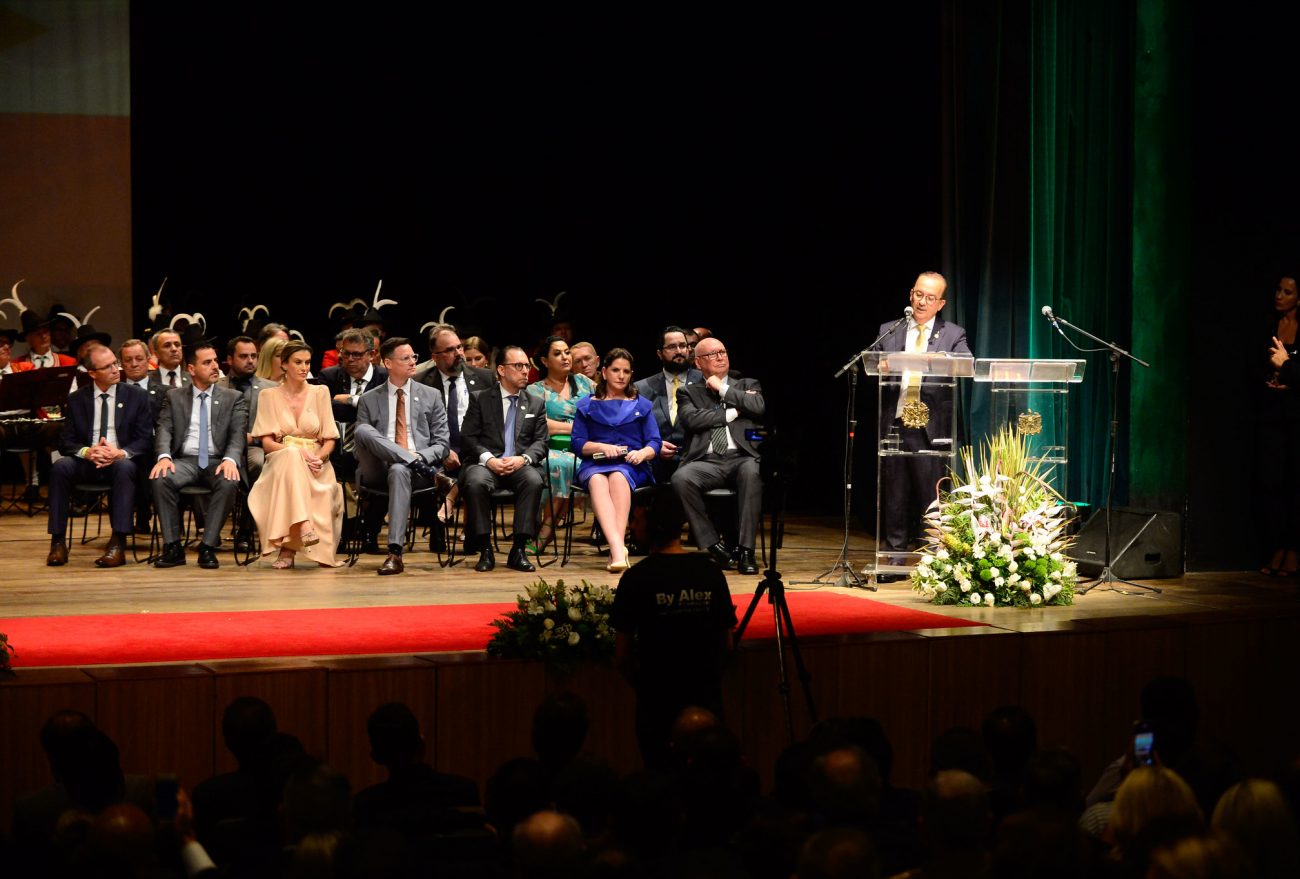 Jorginho Mello toma posse como governador de Santa Catarina