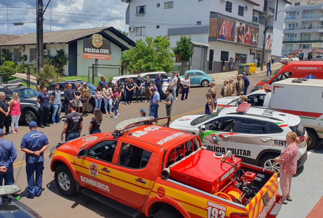 Forças armadas de Xanxerê fazem homenagem a delegado e policial mortos