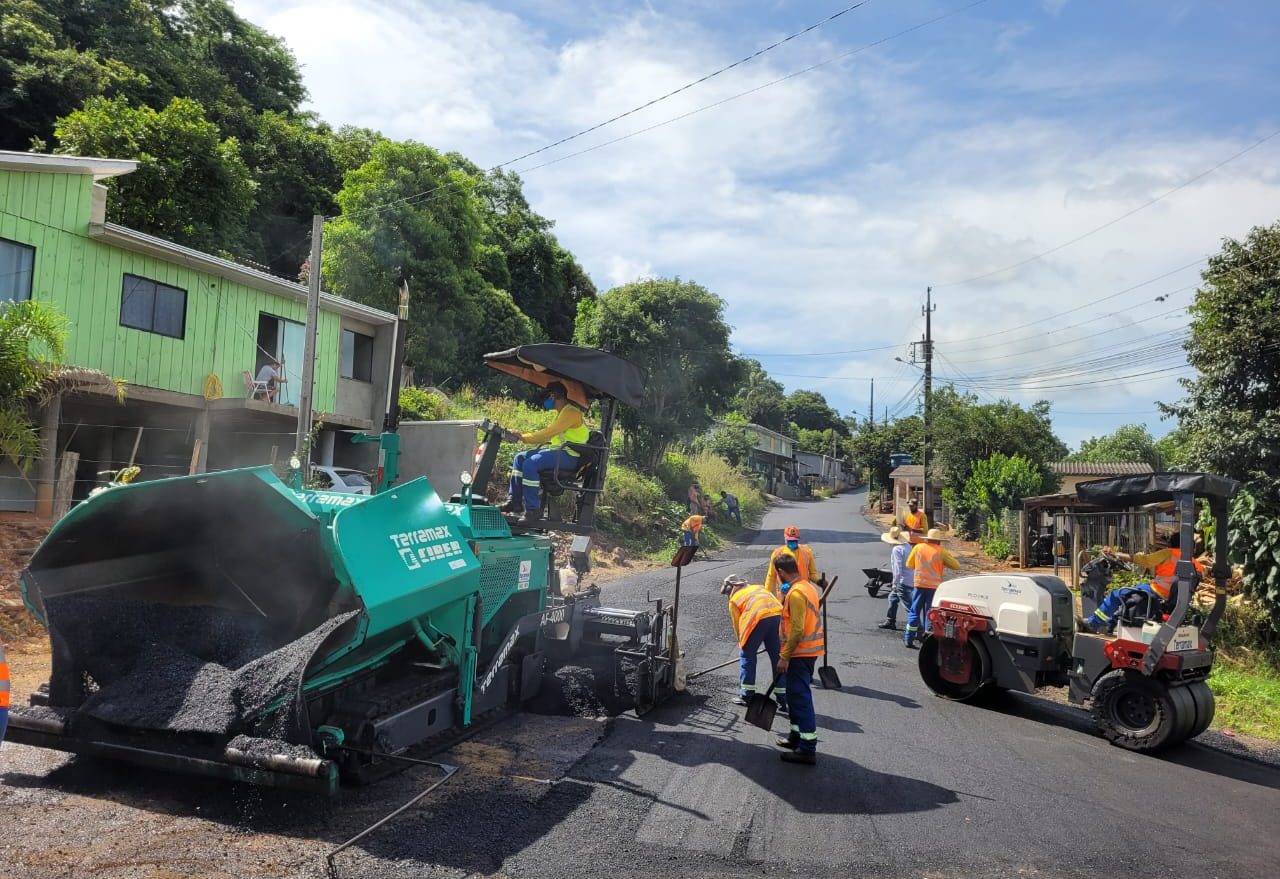 Prefeitura de Xanxerê pavimenta ruas no Santos Dias e Santa Cruz