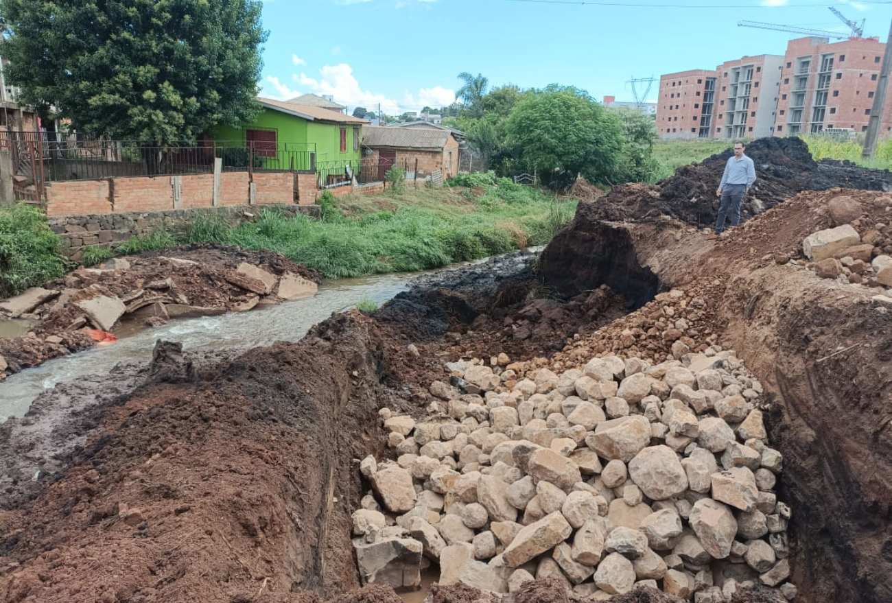 Iniciada obra de estrutura para ponte sobre o rio Xanxerê na Vila União