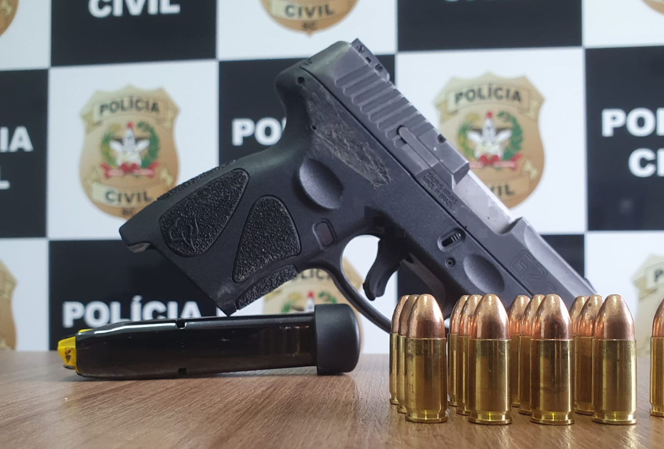 DPCAMI de Xanxerê apreende arma de fogo e prende homem em flagrante delito