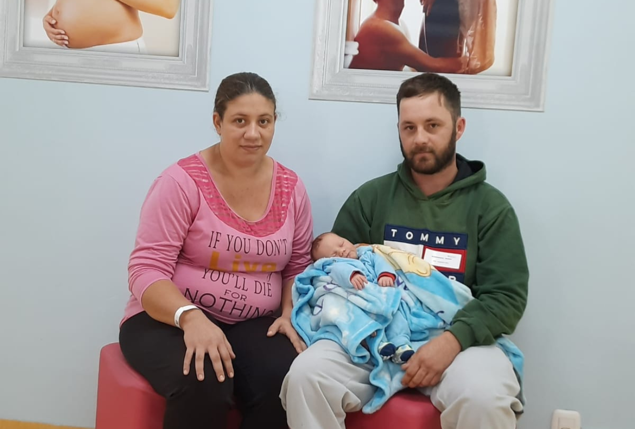 Mãe que teve uma cesárea avalia o nascimento do segundo filho de parto normal