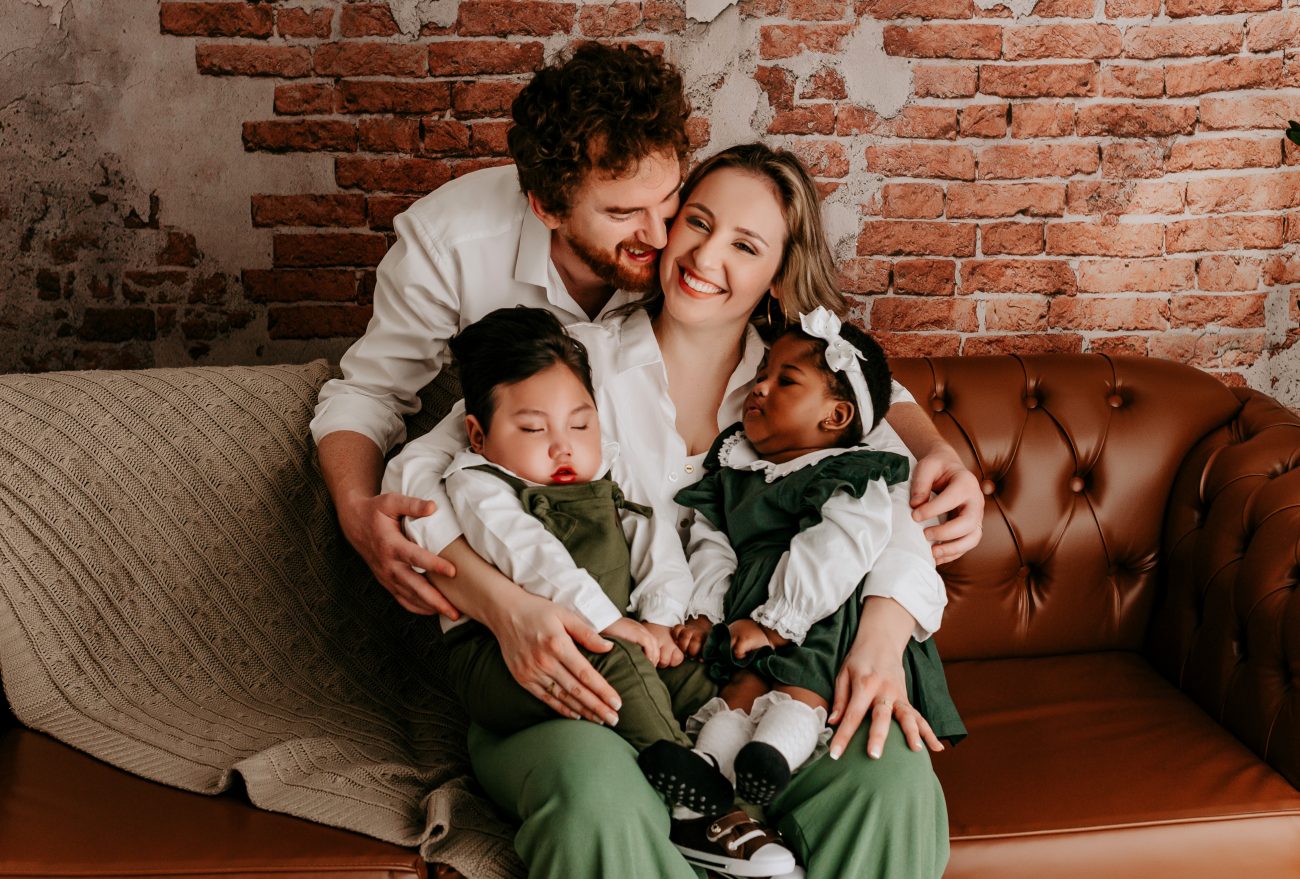 Amor sem limites: a jornada de uma família para adotar e cuidar de dois filhos com deficiência