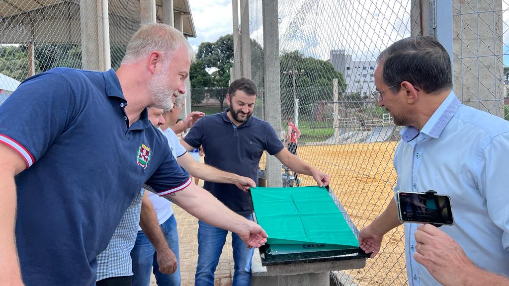 Prefeitura de Xanxerê inaugura quadra coberta de vôlei de areia