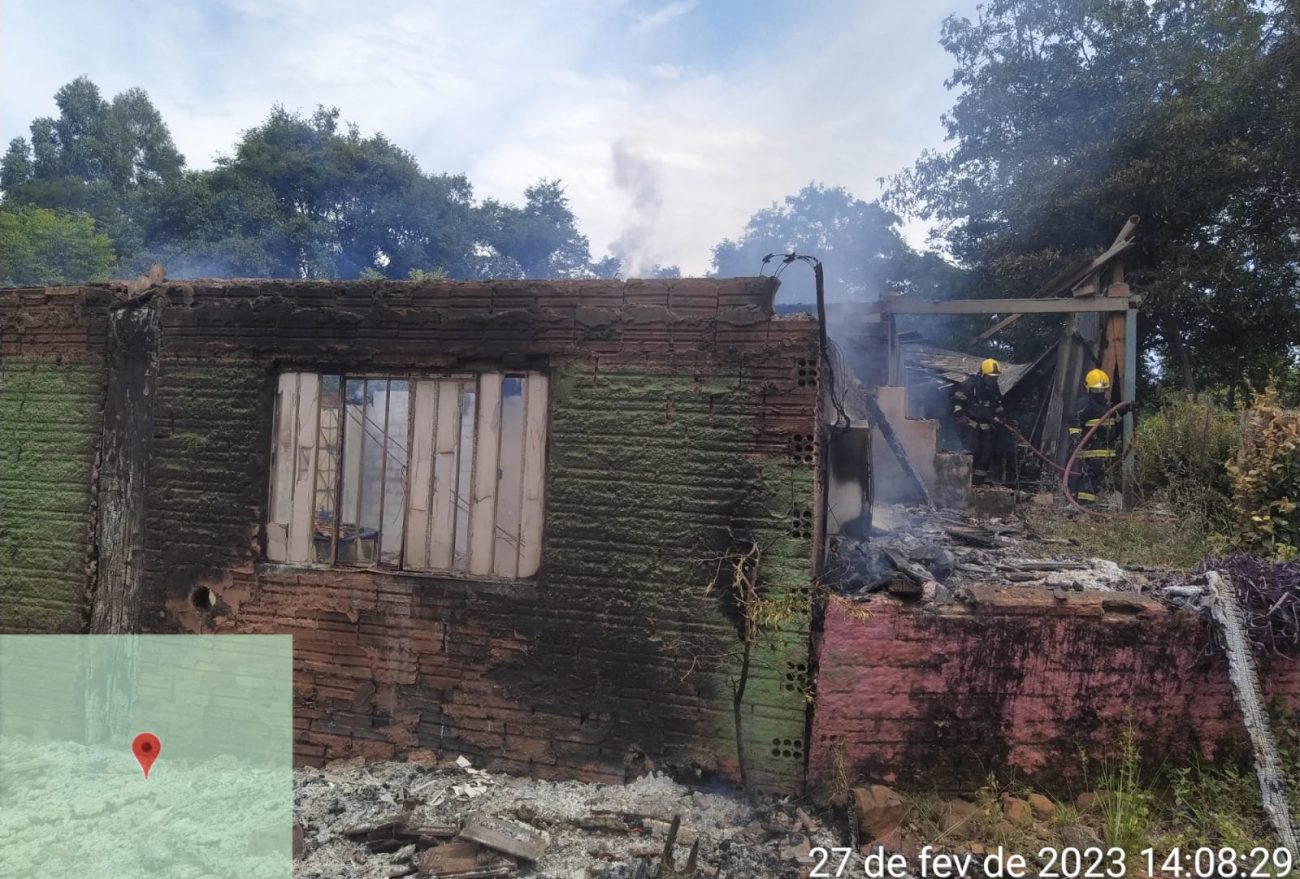 Casa é consumida por incêndio na Linha Salete, interior de Xanxerê