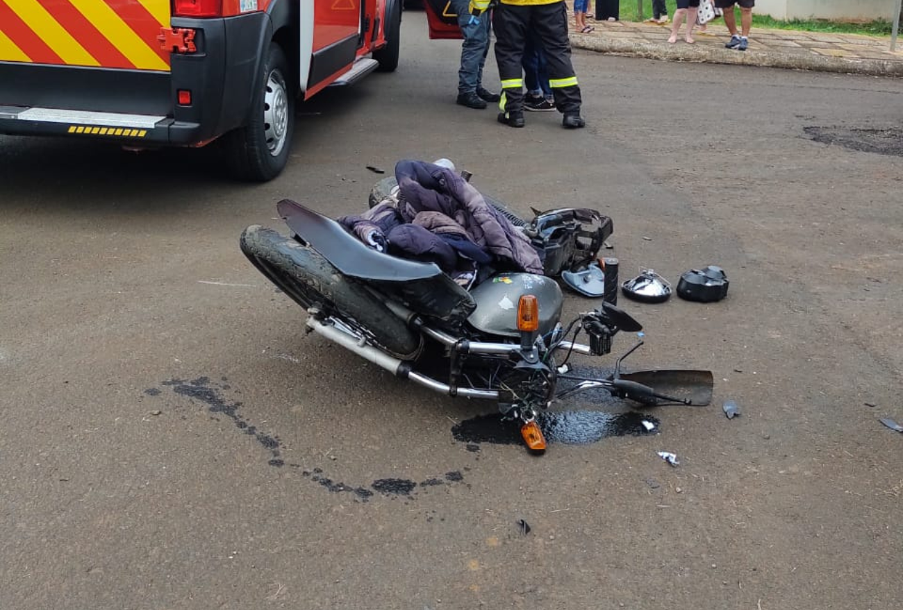 Condutor e passageira de motocicleta ficam gravemente feridos em acidente, em Xanxerê