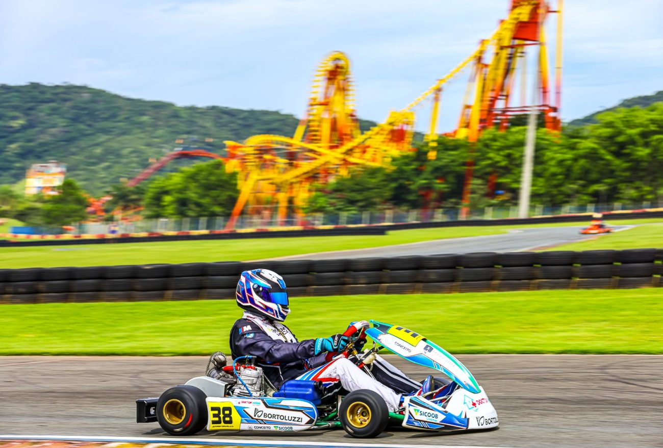 Piloto xanxerense Jeferson Comunello é podium na Copa Beto Carrero!