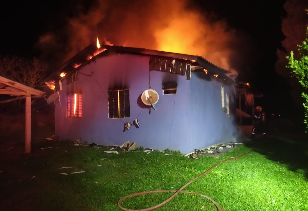 Morador de Bom Jesus pede ajuda para reconstruir casa destruída por incêndio criminoso