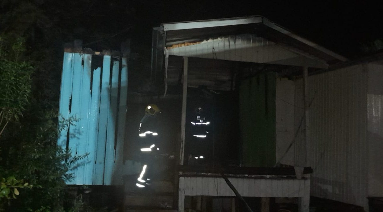 Casas são destruídas por incêndio em Xaxim