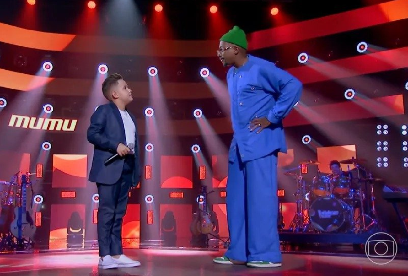 Chapecoense de 10 anos é escolhido por Mumuzinho e avança para próxima etapa do The Voice Kids