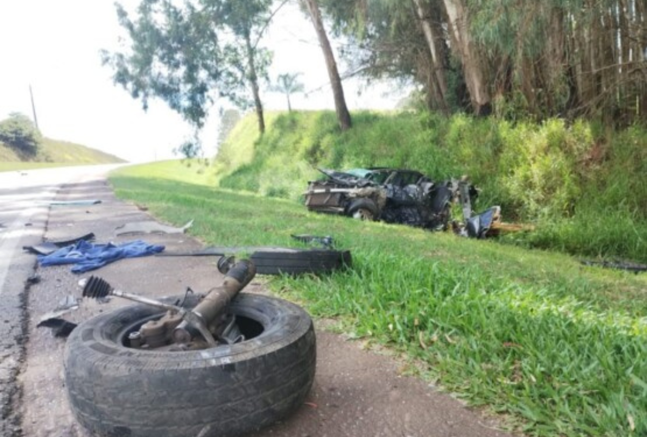 Mãe e filho, moradores de município do Oeste morrem após colisão entre carro e caminhão guincho