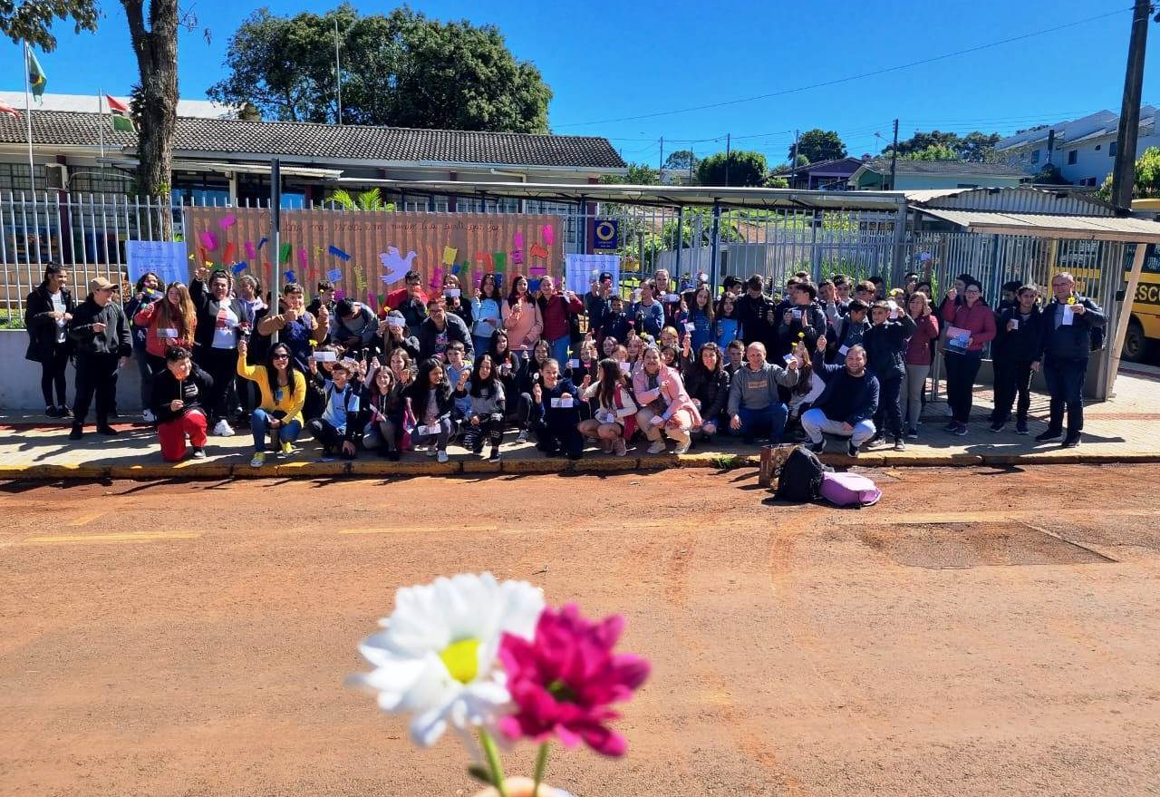 Rede Municipal de Ensino de Xanxerê realiza “Movimento pela paz no mundo”